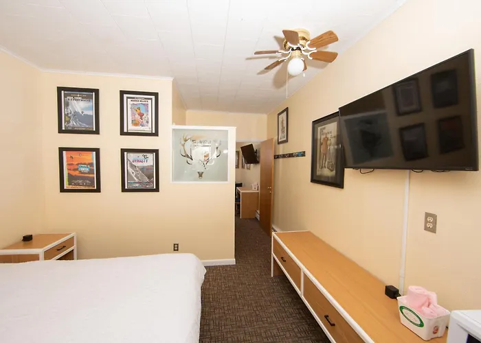 Yodeler Motel