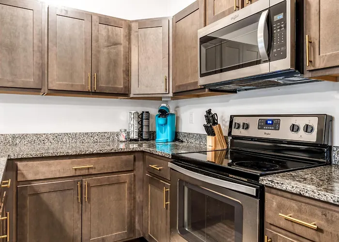 Spacious 2 Bedroom/2.5 Bathroom Townhome
