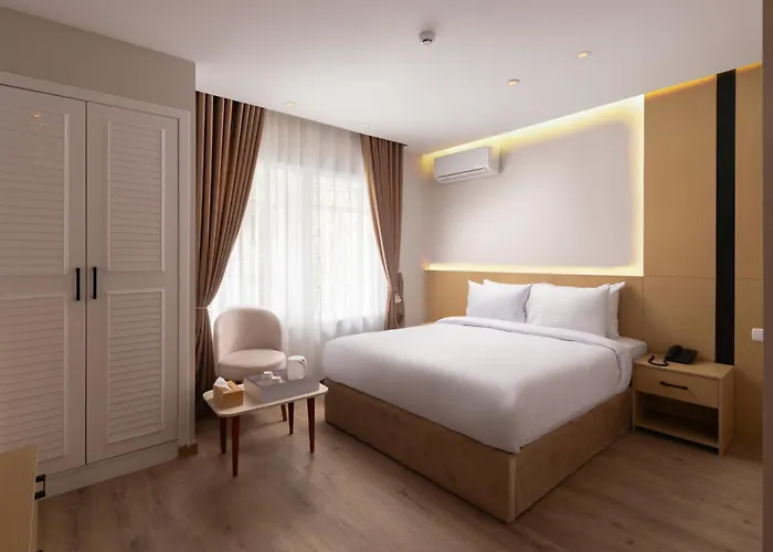 Elegance Grand City Hotel