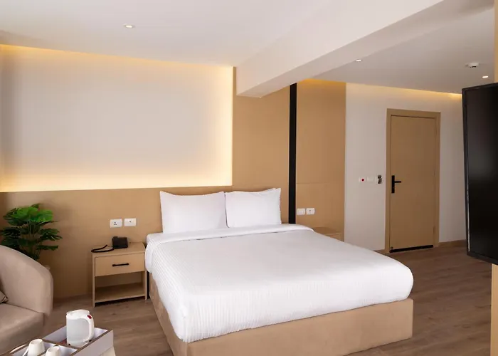 Elegance Grand City Hotel