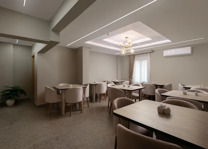 Elegance Grand City Hotel