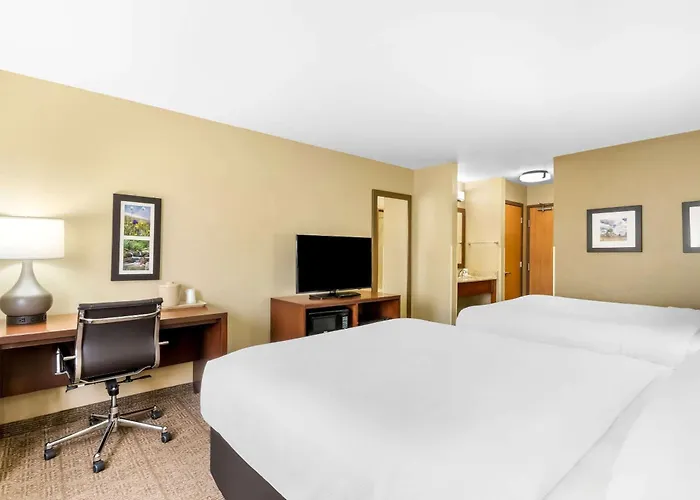 Comfort Inn & Suites Near University Of Wyoming