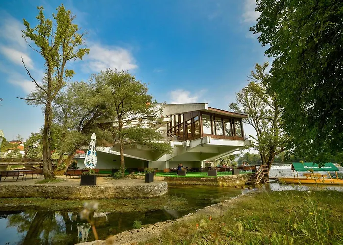 Hotel Ada