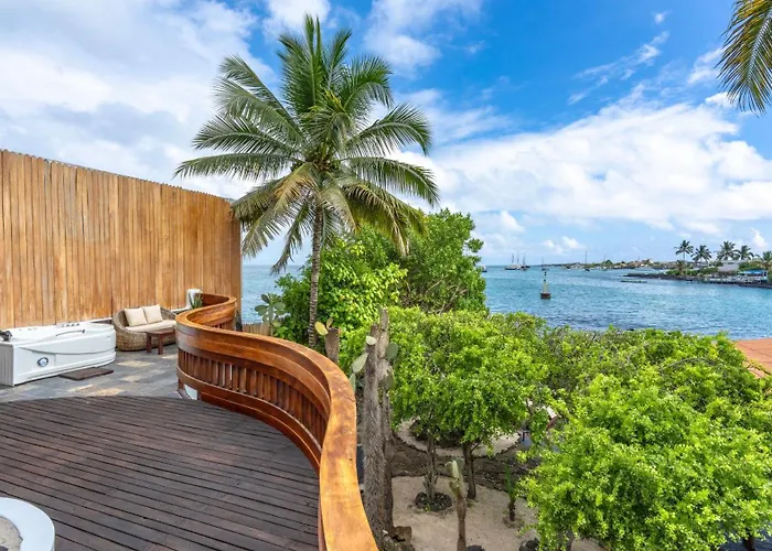 Villa Escalesia Galapagos Waterfront Hotel
