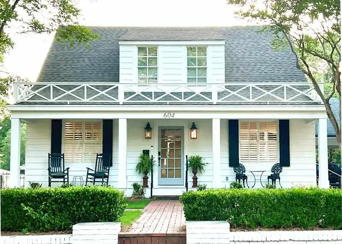 The Eakes House On South 8Th