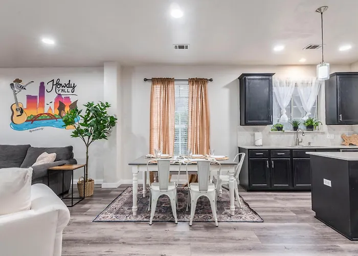 Urban Oasis North Atx , 5Br 2Ba,Heated Pool