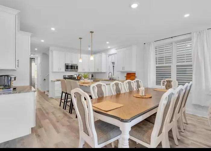 Stunning Vacation Rental One Block From The Beach.