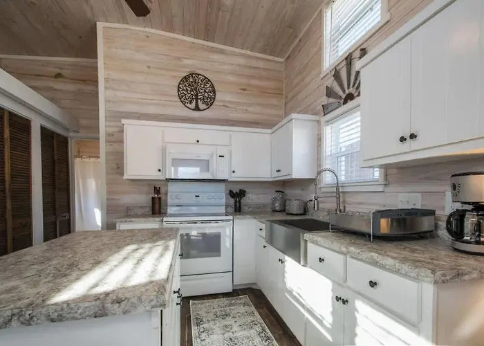 Cozy 1Br Tiny Home With Pool Access And Free Tix