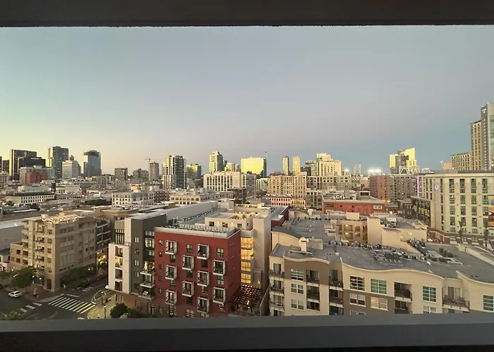 Luxurious And Spacious 2-Bedroom Condo Unit Downtown San Diego In The Heart Of The Gaslamp Quarter - 30-Day Min
