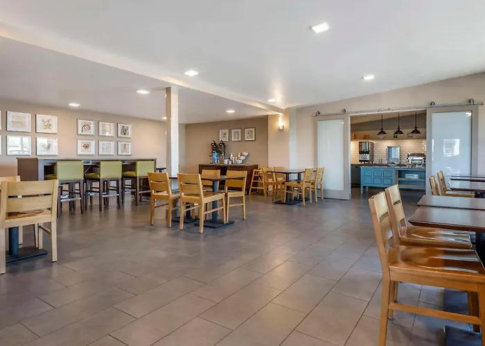 Comfort Inn & Suites Liverpool - Syracuse North