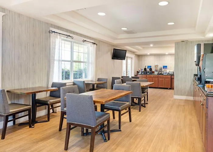 Best Western Cedar Inn&Suites