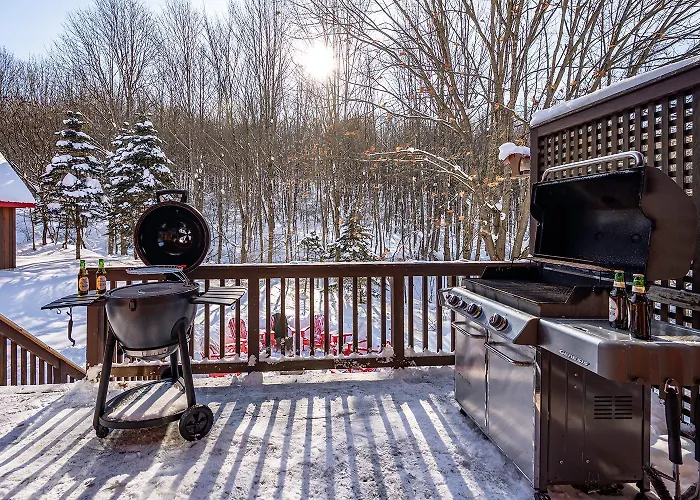 Beautiful Log Cabin! Hot-Tub, Bonfire & Private Yet 4 Mins To Downtown!