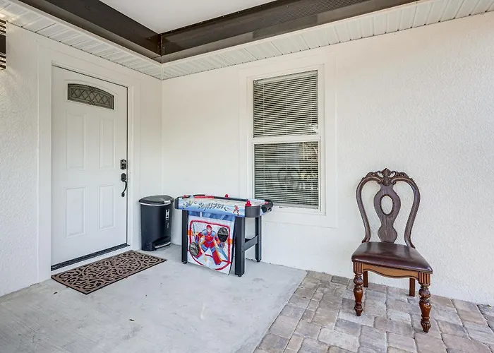 Vibrant Tampa Home: Perfect For Long Stays!