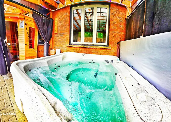 70 Percent Off Luxurious Hot Tub,Sauna, 2000Sqft Of Private