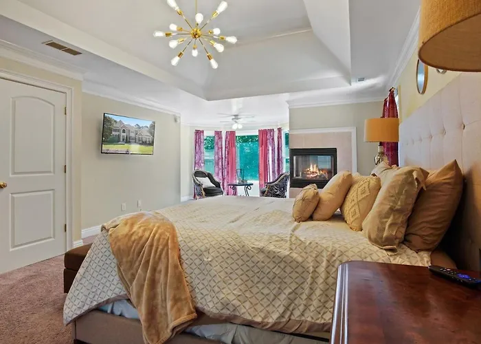 Great Family Home Near Stone Mountain Pk Sleeps 10