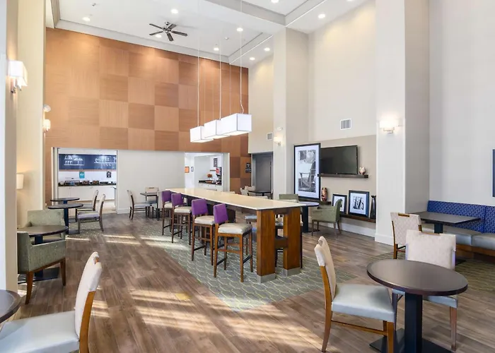 Hampton Inn & Suites Hartford-Manchester