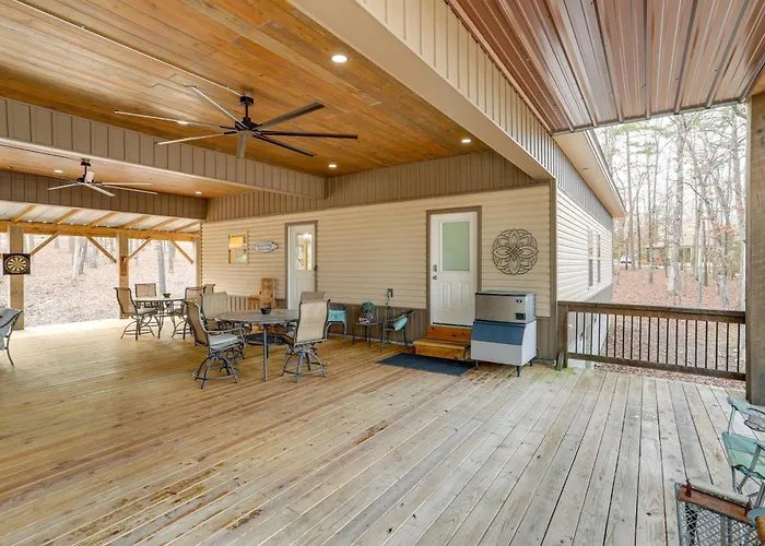 Greers Ferry Lake Access & Deck: Group Getaway!