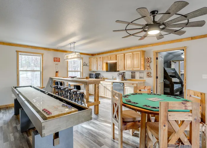 Greers Ferry Lake Access & Deck: Group Getaway!