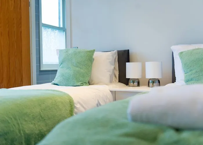 Charlotte House: Central 2Br 2Bath Retreat - Sleeps 6