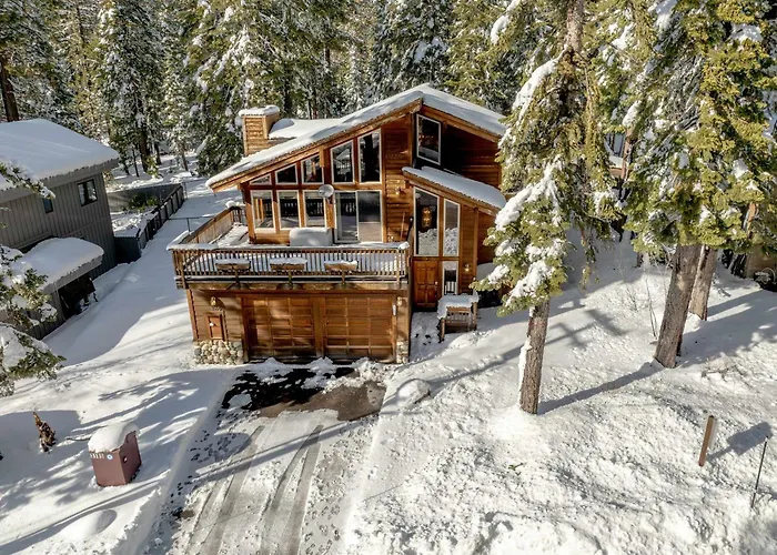 Handcrafted Tahoe Retreat Walk To Beach & Ski