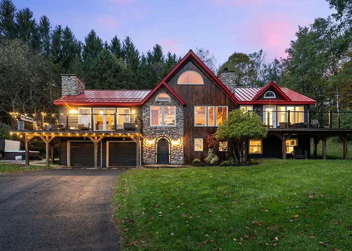Luxury Log Chalet With Hot Tub, Games Room & Hill Views!