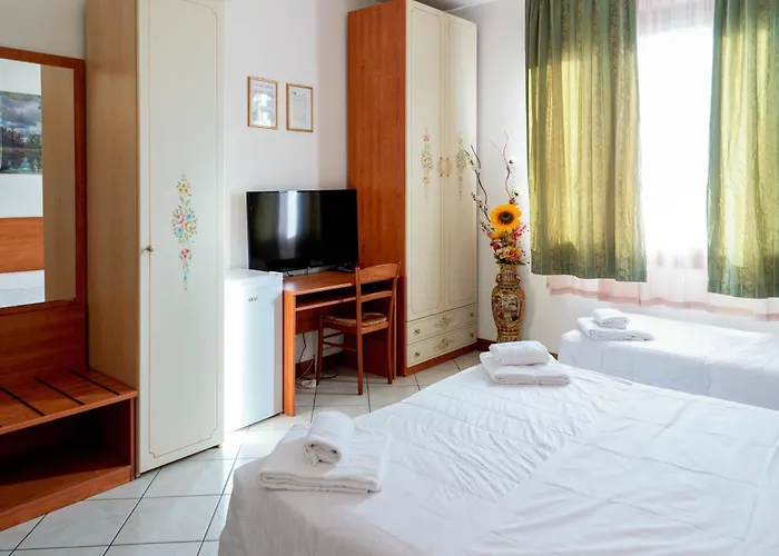 Albergo Nuova Aurora - FREE PARKING&BREAKFAST