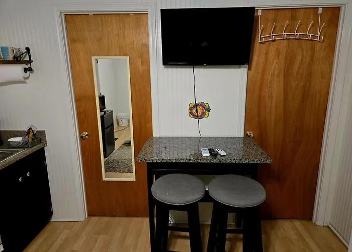 Private Cabin 1 Bed And 1 Bath