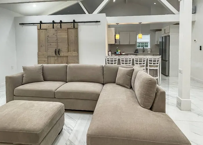 Cozy Cottage In Cos Cob