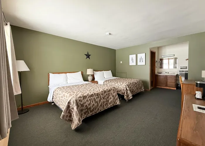 The Trail Inn - Newberry, Mi - Formerly Knollwood Inn - 13467 M-28