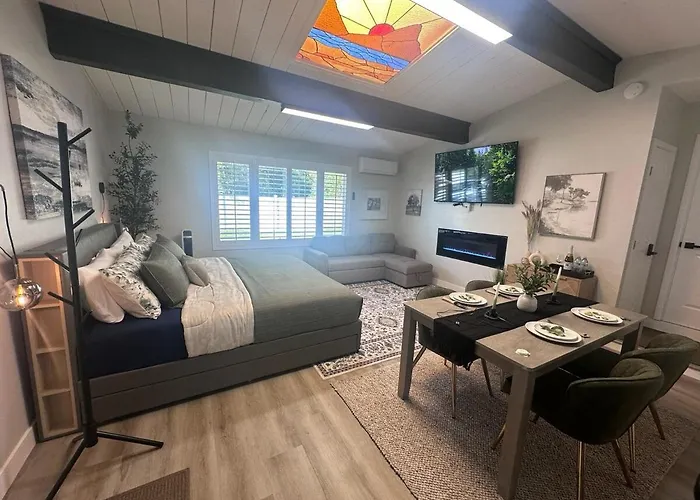 Half Acre Lux Pool Spa With Firepit Arcade Grill Sleeps 40