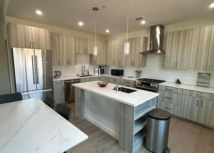 912 Brand New Spacious Tonwhome 3Br 3Ba Sleeps 9