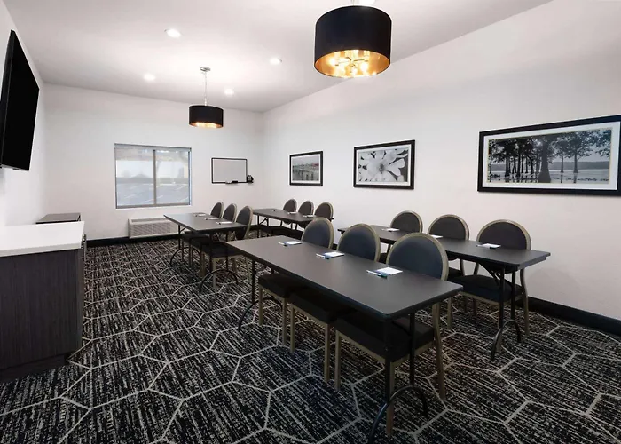 La Quinta Inn & Suites By Wyndham Meridian