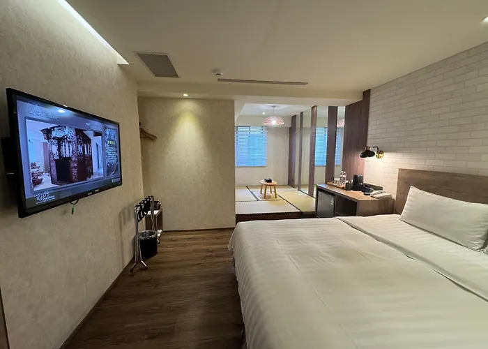 Lan Kwai Fong Garden Hotel