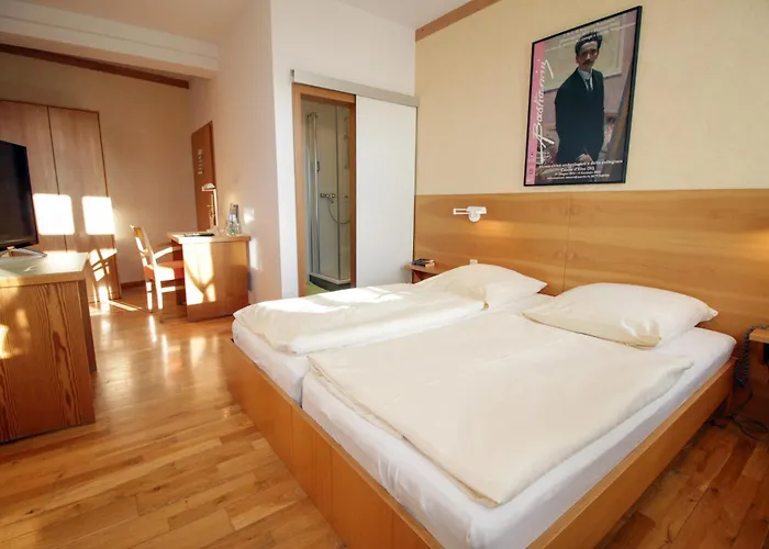 An der Persiluhr Stadt-gut-Hotel