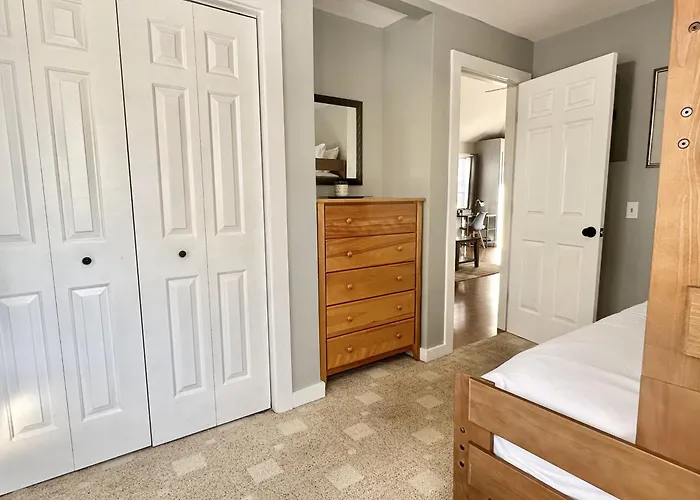 3 Bedroom Private Pondside View New Reno Moose Lodge