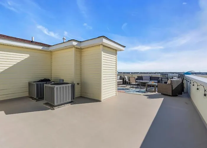 Rooftop Townhouse With 360 Views And Free Parking