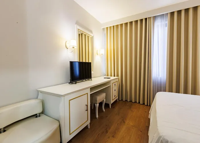 Riverside Rooms At Hotel Fieri