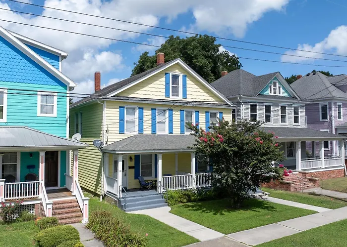Bayside - Classic Duplex In Historic Downtown!