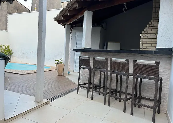 Casa Com Piscina próximo ao Parque do Povo
