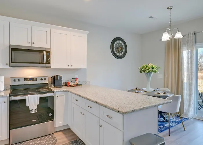 5 Mi To Charlotte Motor Speedway: Cozy Townhome