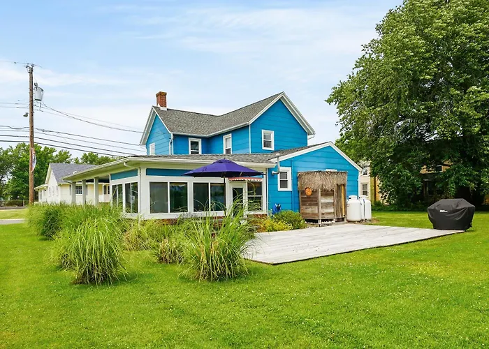 A 'Teague Of Our Own - Pet Friendly & In Town!