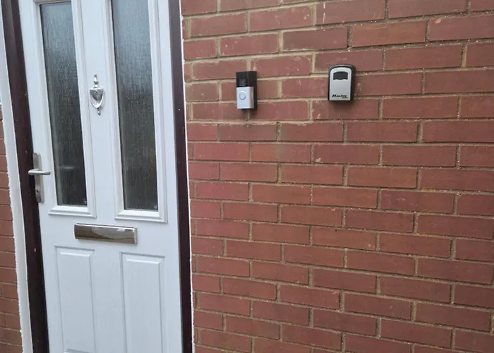 Spacious One Bedroom Self Contain With Toilet And Bath