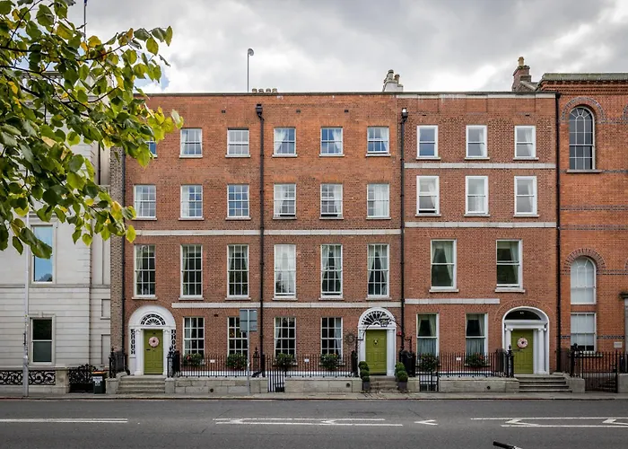Stauntons On The Green Hotel