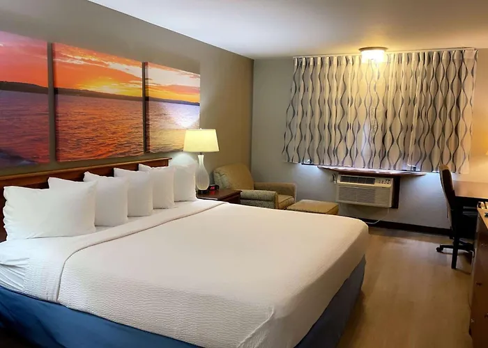 Days Inn & Suites By Wyndham Stevens Point