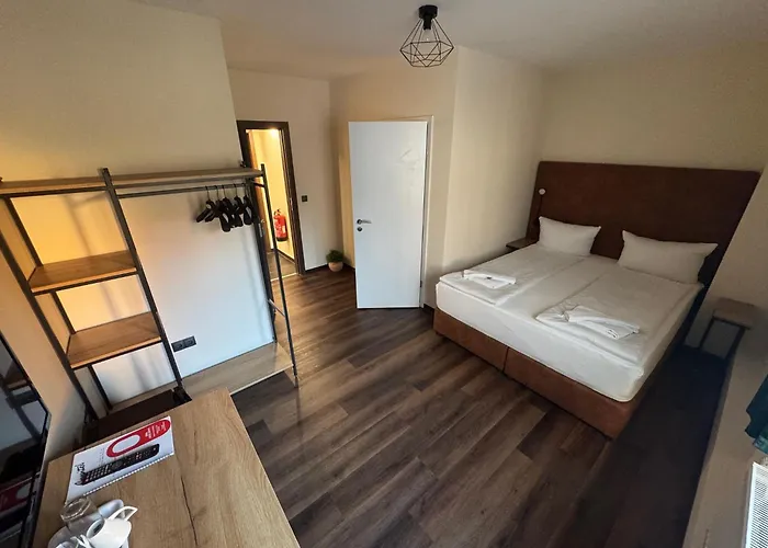 Hotel Capitol Zentrum - 24h -