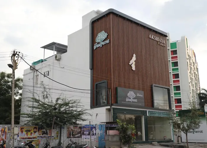 Hotel Green Parrot