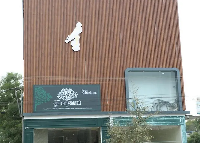 Hotel Green Parrot