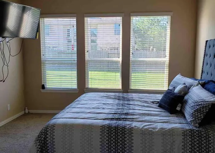 Luxury Stay - Near Houston Airport