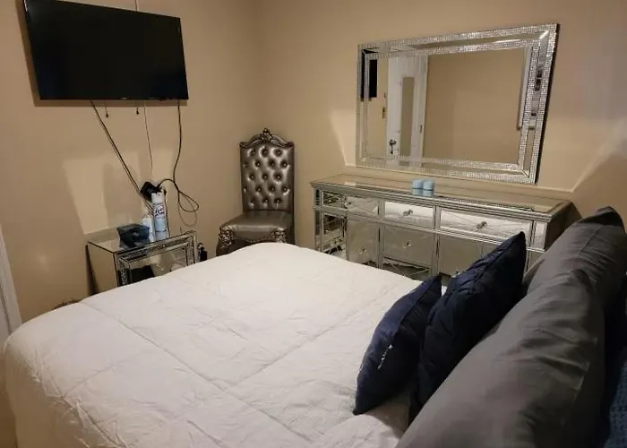 Cozy Oak Street Luxury Stay