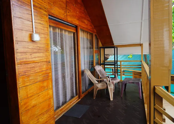 Golden Beach Hotel & Restaurant